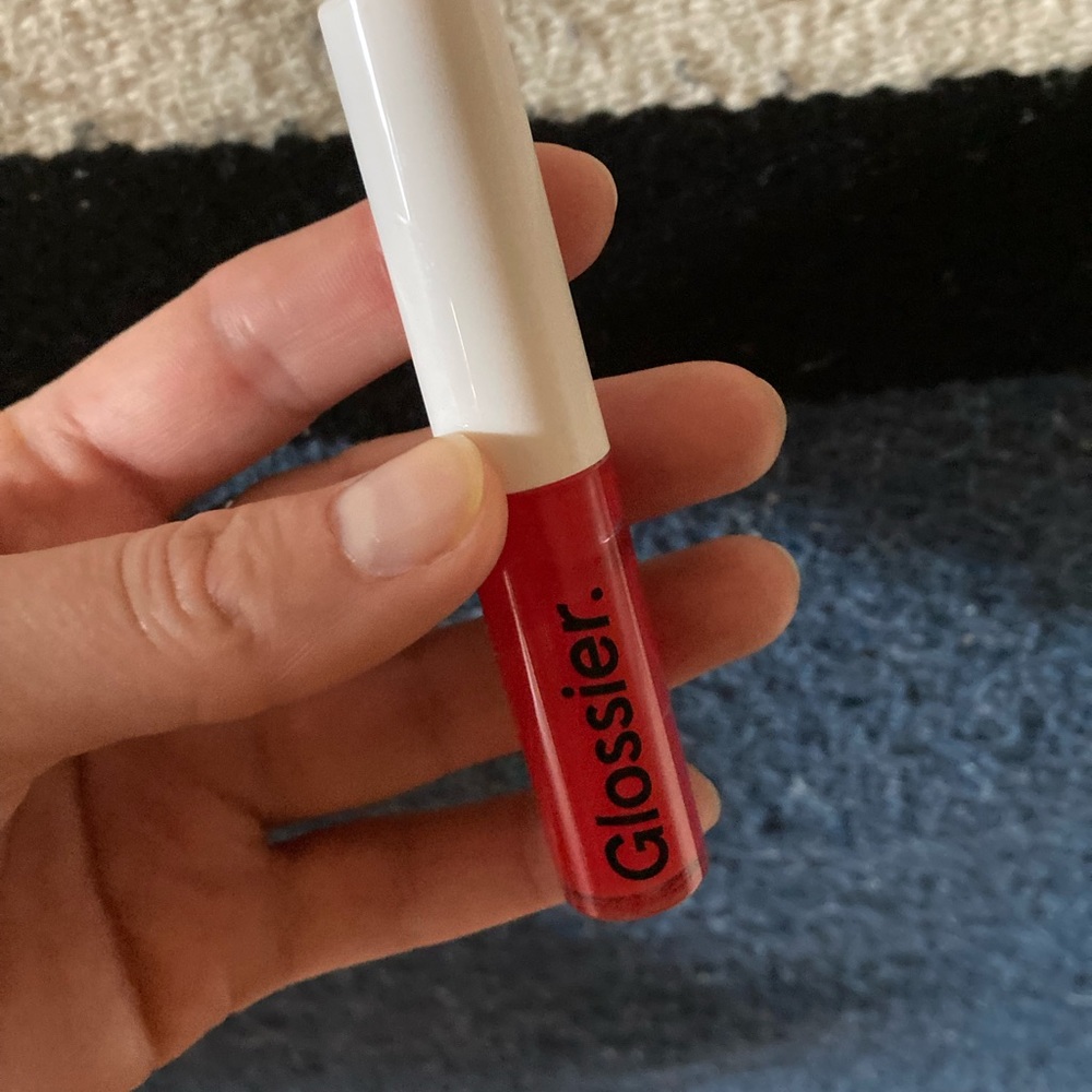 glossier lip gloss in ‘rouge’
